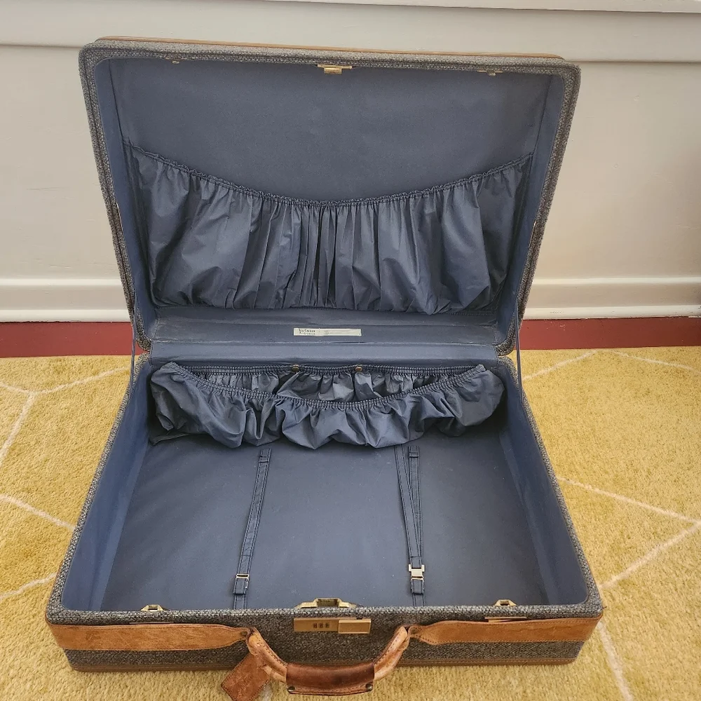 🔥 Vintage Leather locked Tweed Hartmann Luggage